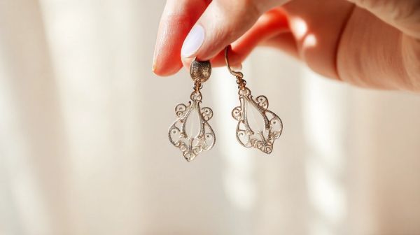 10 raisons d'opter pour des boucles d'oreille clip féminines